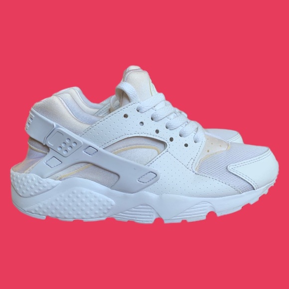 Nike Shoes - Nike Air Huarache